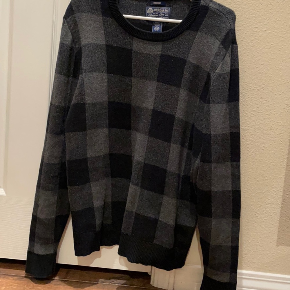 Men’s checker sweater. Size M.